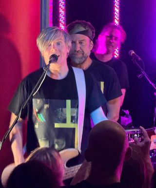 Včera v Garáži nebylo moc místa, ale o to to bylo hustější! Diky Děčíne!!👏👏👍 #pesacirocknrollu @legaragenoirdecin